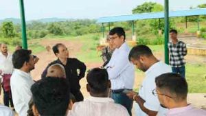 कलेक्टर ने निर्माणाधीन गौ अभयारण्य का किया निरीक्षण