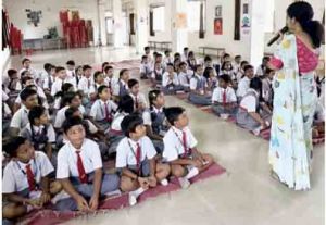  हिंदी, इंग्लिश बातचीत को प्रभावी बनाने के लिए बच्चों ने की चर्चा