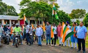   प्रभारी मंत्री राजेश अग्रवाल ने हरी झंडी दिखाकर तिरंगा बाइक रैली को किया रवाना
