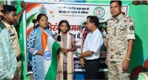  शहीद के घर पहुंचा तिरंगा, एसडीएम ने किया शहादत को नमन