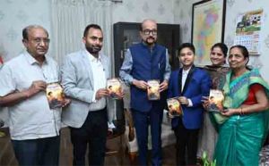  राज्यपाल श्री डेका ने 12 वर्षीय छात्र मास्टर दिव्यांश की पुस्तक &lsquo;थॉट्स अबाउट गॉड&lsquo; का किया विमोचन