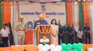 स्कूली शिक्षा मंत्री यादव ने ध्वजारोहण कर परेड की सलामी ली