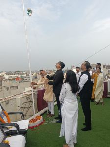  नगर निगम आयुक्त संबित मिश्रा ने आईएसबीटी के प्रांगण में फहराया राष्ट्रध्वज तिरंगा