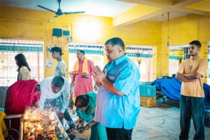  प्राचीन शिव मंदिर में भगवान भोलेनाथ की पूजा-अर्चना 