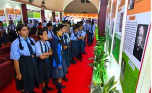  टाउन हॉल में छायाचित्र प्रदर्शनी देखने उमड़ी भीड़, एआई तकनीक से विरासत और पर्यटन का अभिनव अनुभव