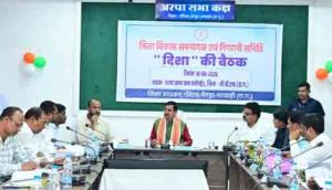  विकास योजनाओं को मिले गति, निर्माण कार्य समय-सीमा में हों पूर्ण :  तोखन साहू