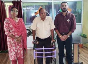    आवेदन के तुरंत बाद मोहम्मद नजीर खान को मिला वॉकर