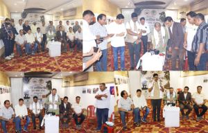 कैमरे के आकार के केक से मनाया विश्व फोटोग्राफी दिवस