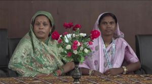 महाराष्ट्र के हिवरे बाजार में बालोद की दो महिला सरपंचों ने बिखेरी चमक