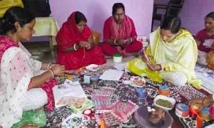   बिहान से कम लागत में राखी निर्माण को मिला नया आयाम, आत्मनिर्भर बन रहीं ग्रामीण महिलाएं