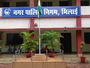 सीएम पोर्टल की शिकायत पर निगम की त्वरित कार्रवाई, शासकीय स्कूल की बाउंड्रीवाल से हटाया अवैध कब्जा