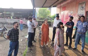 सरोना शराब दुकान अहाता की स्वच्छता व्यवस्था का जनशिकायतों पर किया औचक निरीक्षण
