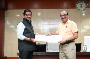मुख्य सचिव ने ई-ऑफिस एवं समयबद्ध उपस्थिति में उत्कृष्ट प्रदर्शन के लिए अधिकारी कर्मचारी को किया सम्मानित