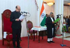   राज्यपाल ने न्यायाधिपति कृष्न राम महापात्र को छत्तीसगढ़ उच्च न्यायालय के मुख्य न्यायाधीश पद की दिलाई शपथ