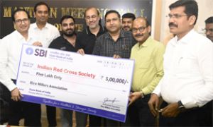 राइस मिल एसोसिएशन ने रेडक्रॉस सोसायटी को दिए 5 लाख रुपए