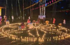 ‘आशीर्वाद का दीया’ से जगमगाया रायगढ़, सिंदूर पार्क में 40 हजार से अधिक दीप प्रज्वलित ‘आशीर्वाद का दीया’ से जगमगाया रायगढ़, सिंदूर पार्क में 40 हजार से अधिक दीप प्रज्वलित