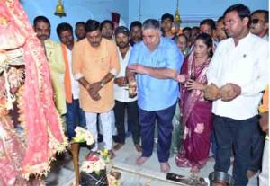   मंत्री राजेश अग्रवाल ने कवर्धा में सिद्धेश्वर महादेव और संकट मोचन हनुमान मंदिर में की पूजा-अर्चना