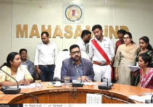  कलेक्टर विनय कुमार लंगेह ने जनदर्शन में सुनी आमजनों की समस्याएं