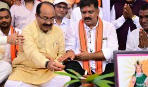 उप मुख्यमंत्री अरुण साव और विजय शर्मा ने रखी कवर्धा के नए स्वरूप की नींव, 54 करोड़ से बनेगी 4 लेन सड़क उप मुख्यमंत्री अरुण साव और विजय शर्मा ने रखी कवर्धा के नए स्वरूप की नींव, 54 करोड़ से बनेगी 4 लेन सड़क