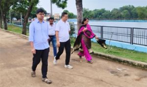  निगम आयुक्त ने महादेवघाट के समीप विसर्जन कुंड सहित अन्य प्रशासनिक व्यवस्थाओ का किया निरीक्षण