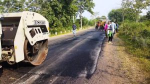 वर्षा के दौरान गड्ढों की डब्लू एम एम  सामग्री से की गई मरम्मत, वर्षा ऋतु के बाद होगा बी.टी. पैच वर्क