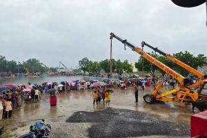खारून नदी का जलस्तर लगातार बढ़ रहा है, नागरिकों की सुरक्षा की दृष्टि से महादेवघाट के समीप विसर्जन कुण्ड में मूर्ति विसर्जन बंद किया 