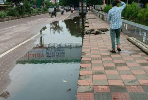 नरेय्या तालाब के सामने सड़क मार्ग में जलभराव को तत्काल दूर किया