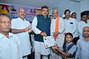 मेरे सपनों का भारत में विद्यार्थियों ने चित्रों और विचारों से दिखाई विकसित भारत की तस्वीर