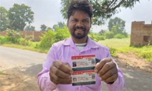  इलाज के खर्च की चिंता हुई कम, बच्चों का आयुष्मान कार्ड बना इंद्र कुमार के परिवार का सहारा