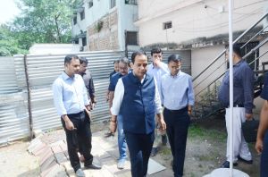 भारत निर्वाचन आयोग के निर्देश पर कलेक्टर डॉ गौरव सिंह ने किया ईवीएम एवं वीवीपीएटी वेयरहाउस का मासिक निरीक्षण