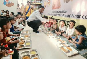 जन्मदिन बन रहा खुशियों का माध्यम