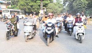    उप मुख्यमंत्री अरुण साव निकले स्कूटी पर, शहर भ्रमण कर सफाई और निर्माण कार्यों का किया निरीक्षण