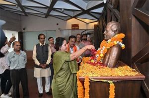 स्वतंत्रता संग्राम सेनानी स्व. कमल नारायण शर्मा का जयन्ती पर महापौर मीनल चौबे ने किया सादर नमन स्वतंत्रता संग्राम सेनानी स्व. कमल नारायण शर्मा का जयन्ती पर महापौर मीनल चौबे ने किया सादर नमन
