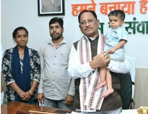  मुख्यमंत्री श्री साय की संवेदनशील पहल से दुर्लभ बीमारी से जूझ रहे 10 वर्षीय रिमोन के परिवार में जगी नई उम्मीद