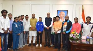  राज्यपाल श्री रमेन डेका से प्रदेश के उत्कृष्ट खिलाड़ियों ने की सौजन्य भेंट