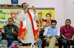 प्रेस क्लब में गूंजा जस गीत, दिलीप षडंगी ने बांधा भक्ति का समां