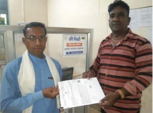  बेटियों की पढ़ाई की राह हुई आसान, सेवा सेतु केन्द्र से रामप्रसाद को समय पर मिला आय प्रमाण पत्र