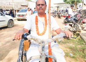  मोटराइज्ड ट्राइसाइकिल मिलने से विजय कुमार की राह हुई आसान