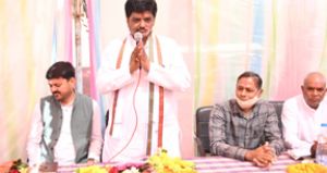  जनसेवा के संकल्प के साथ गांव-गांव पहुंच रहे नवीन अग्रवाल, जनचौपाल में सुनीं ग्रामीणों की समस्याएं