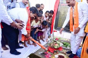  &rsquo;उप मुख्यमंत्री विजय शर्मा ने तीन गांवों में 1.55 करोड़ रुपए के गौरव पथ निर्माण का किया भूमिपूजन&rsquo;