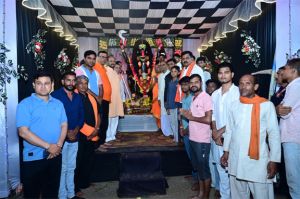 नवरात्रि पर उप मुख्यमंत्री विजय शर्मा ने पिपरिया में विभिन्न दुर्गा उत्सव समितियों के पंडालों में पहुंचकर की पूजा-अर्चना