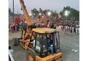 विसर्जन कुण्ड में रात्रि 10 बजे तक दुर्गा माता की 400 मूर्तियों का श्रद्धापूर्ण विसर्जन