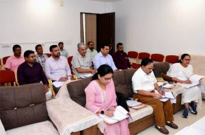 लोक निर्माण विभाग के सचिव ने निर्माण कार्यों की प्रगति की समीक्षा की