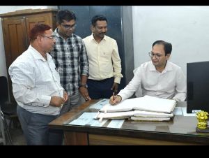कलेक्टर ने किया जिला कोषालय का निरीक्षण