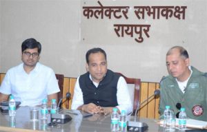 सारंग हेलीकॉप्टर एयर शो की तैयारियों की कलेक्टर डॉ. गौरव सिंह ने की समीक्षा