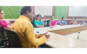 परिवार विघटन का भयावह स्वरूप देखकर भावी पीढ़ी दोष देगी हमें