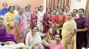 जन्&zwj;मदिन पर बुजुर्ग सभासद सविता व कुमुद सम्&zwj;मानित