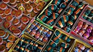 दीपावली पर्व पर पटाखा व्यवसाय की निगरानी हेतु जिला प्रशासन ने जारी किए दिशा-निर्देश