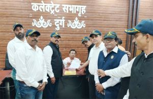 पूर्व सैनिकों के लिए सम्मानजनक वेतन, सफारी ड्रेस और उपयुक्त पद की मांग 