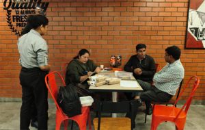त्योहारी सीजन में खाद्य सुरक्षा विभाग की सख्त कार्रवाई, खाद्य प्रतिष्ठानों का सघन निरीक्षण